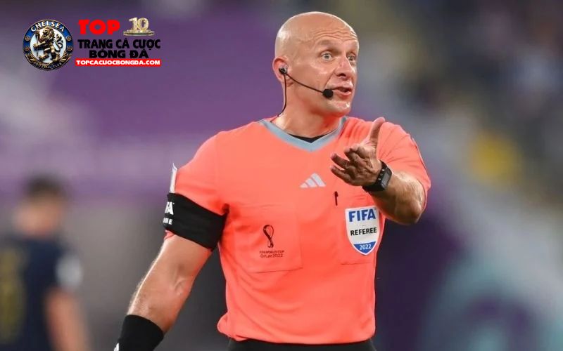 Kỹ năng cần thiết để trở thành một trọng tài bóng đá chuyên nghiệp